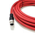 Un cable con conector masculino codificado CC-Link blindado